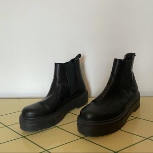 Tyclone Black Leather Steve Madden Platform Boots